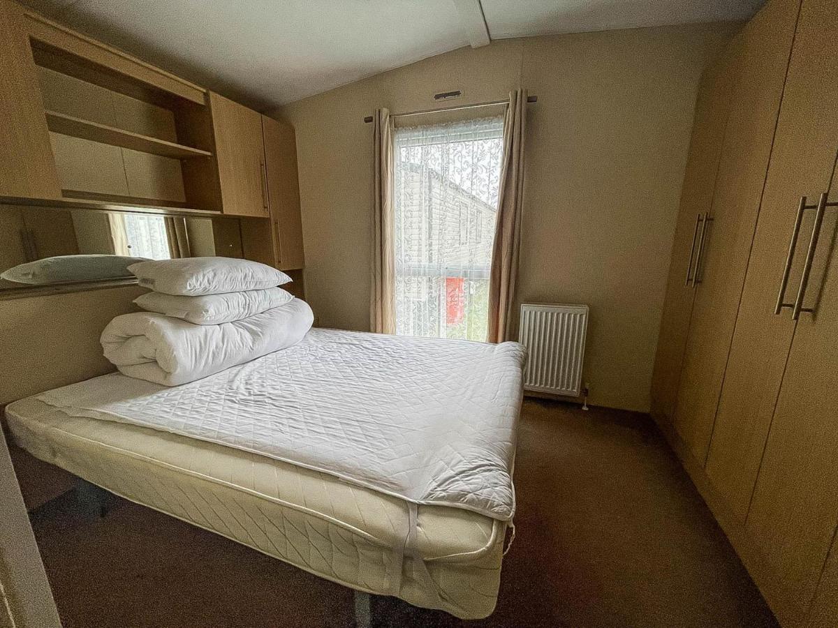 Lovely Caravan With Decking At Heacham Beach In Norfolk, Sleeps 6 Ref 21020C Exterior foto