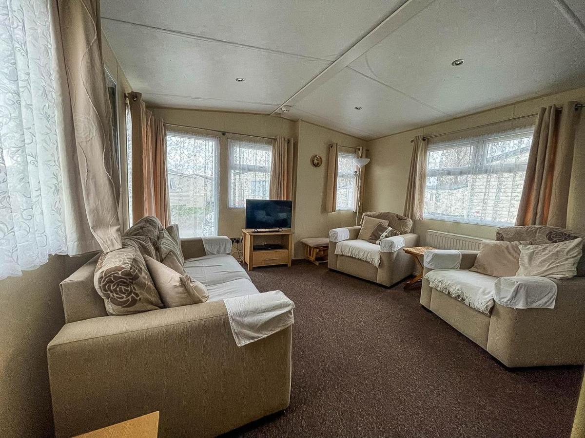 Lovely Caravan With Decking At Heacham Beach In Norfolk, Sleeps 6 Ref 21020C Exterior foto